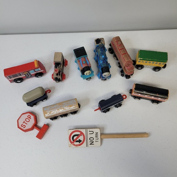 Thomas & Friends Melissa & Doug Brio Wooden Train Lot Thomas Gordon Fire Engine - Picture 2 of 8